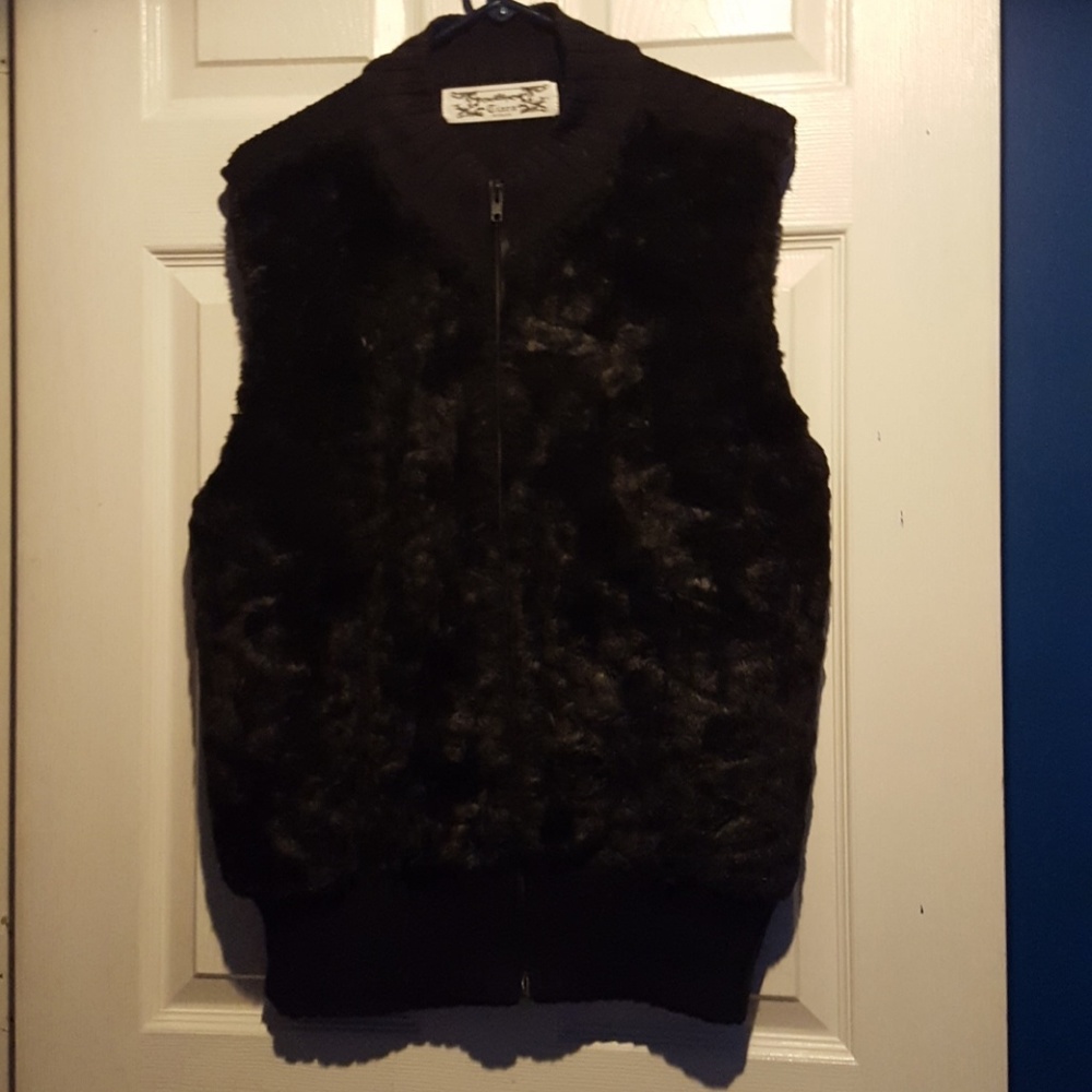 Faux FUR Vest very soft and comfy 🤔